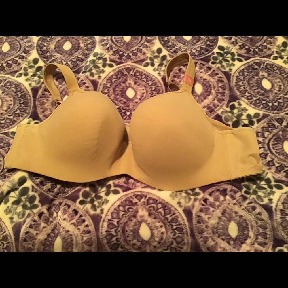 NWT 48 B CACIQUE LIGHTLY PADDED UNDERWIRE BRA